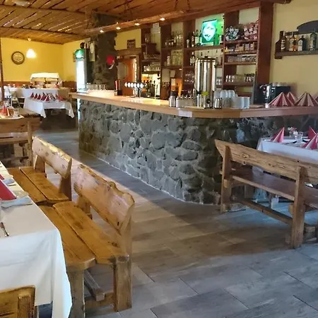 亚洛斯膳食公寓酒店 招待所 Popuvky